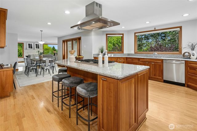 20005 NE 42nd Street, Sammamish, WA 98074