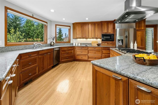 20005 NE 42nd Street, Sammamish, WA 98074