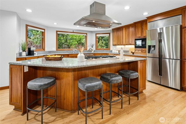 20005 NE 42nd Street, Sammamish, WA 98074