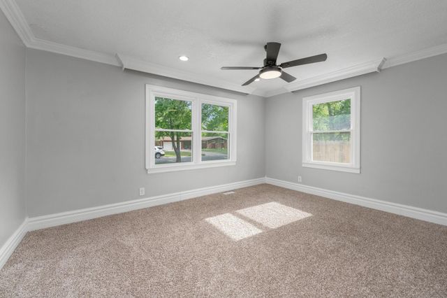 9843 W Tee Ln, Wichita, KS 67212
