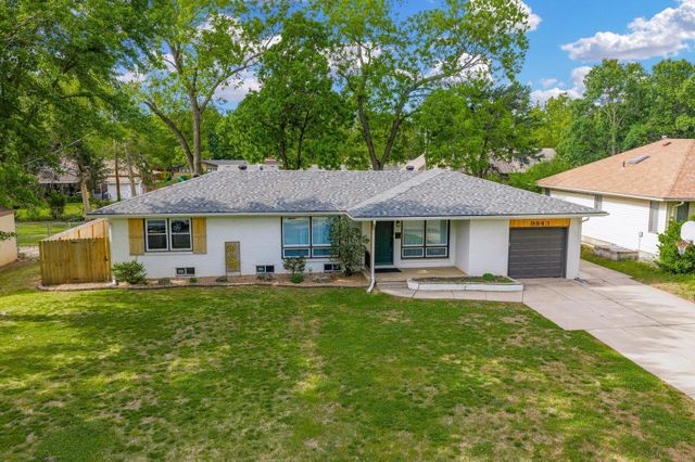9843 W Tee Ln, Wichita, KS 67212