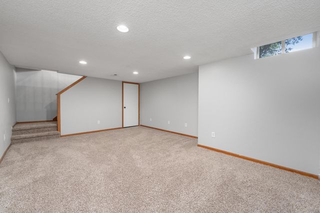 9843 W Tee Ln, Wichita, KS 67212