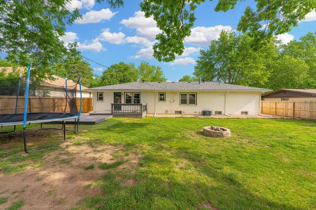 9843 W Tee Ln, Wichita, KS 67212