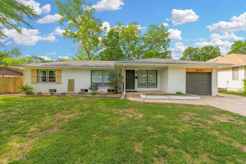 9843 W Tee Ln, Wichita, KS 67212