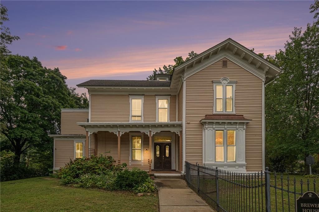 1203 5th Avenue, Leavenworth, KS 66048