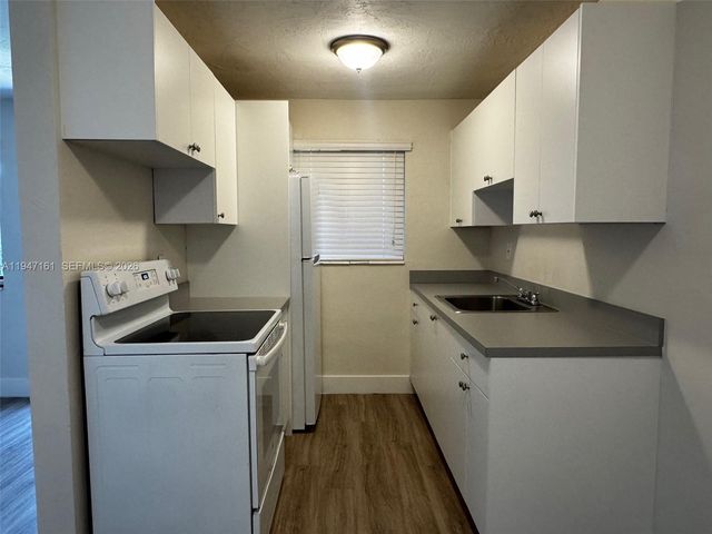 1310 W 29th St 32, Hialeah, FL 33012