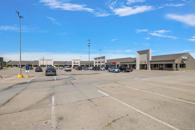 43201-43301 Garfield Road, Clinton Twp, MI 48038