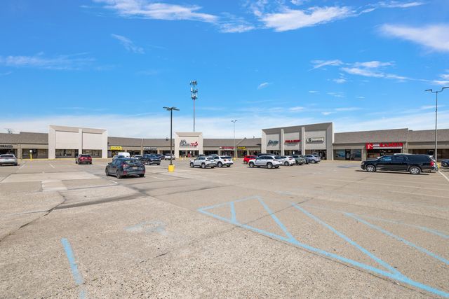 43201-43301 Garfield Road, Clinton Twp, MI 48038