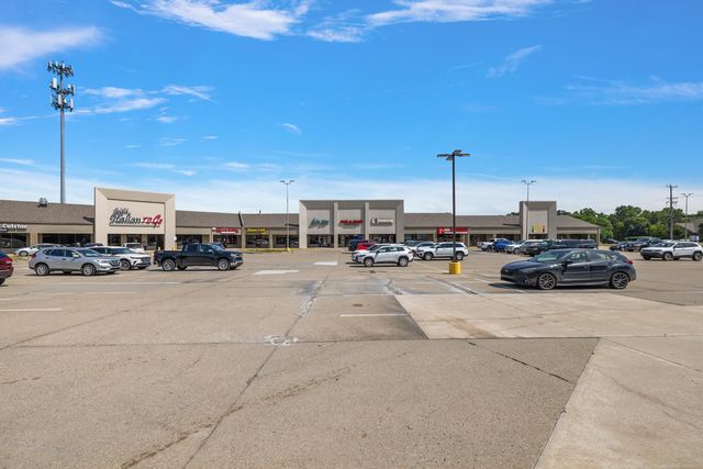 43201-43301 Garfield Road, Clinton Twp, MI 48038