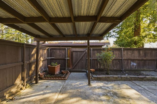 1741 Las Raposas Ct, Santa Rosa, CA 95409