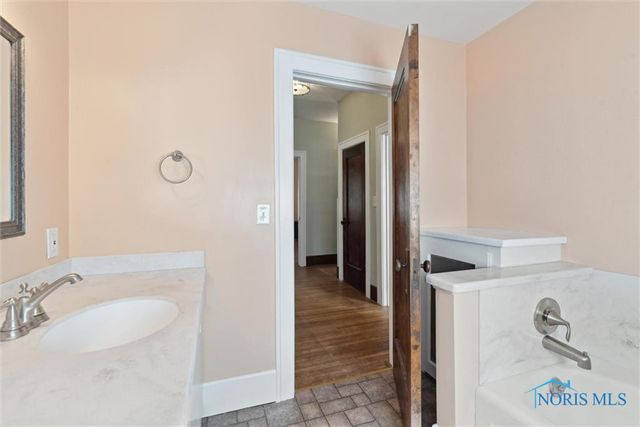 326 E Dudley Street, Maumee, OH 43537