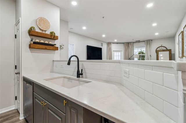 1640 VILLA CAPRI CIRCLE 208, Odessa, FL 33556