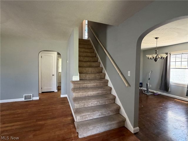 210 Woodrow Street NW, North Canton, OH 44720