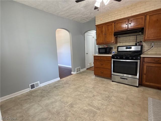 210 Woodrow Street NW, North Canton, OH 44720
