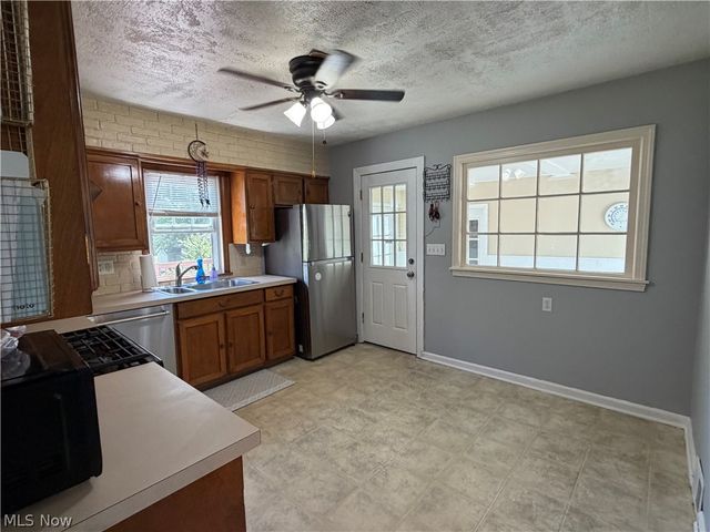 210 Woodrow Street NW, North Canton, OH 44720