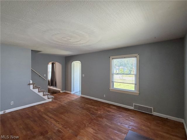210 Woodrow Street NW, North Canton, OH 44720