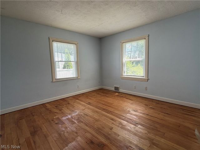 210 Woodrow Street NW, North Canton, OH 44720
