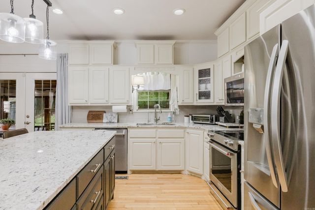 615 Miller Cove, Benton, AR 72019