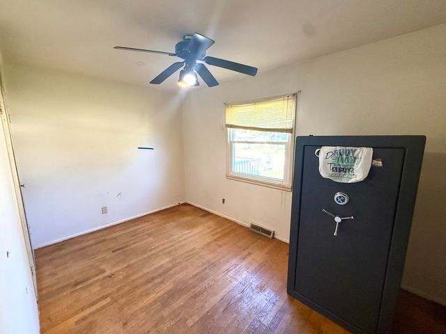 1019 E 29th Avenue, Lake Station, IN 46405