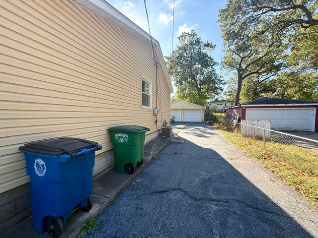 1019 E 29th Avenue, Lake Station, IN 46405