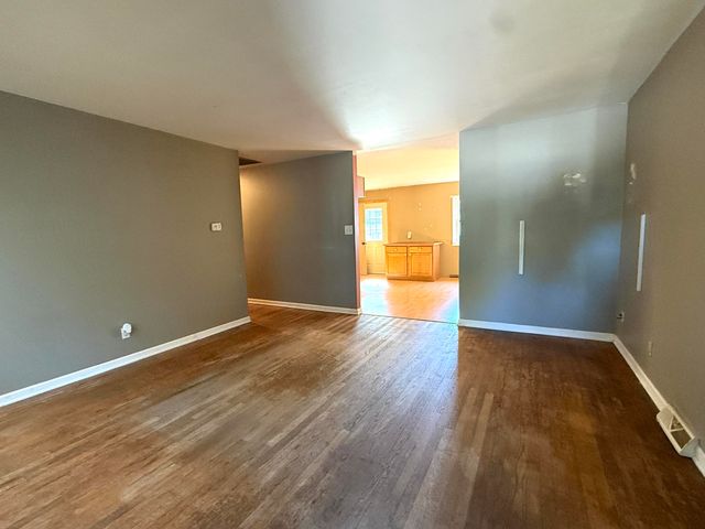 1019 E 29th Avenue, Lake Station, IN 46405