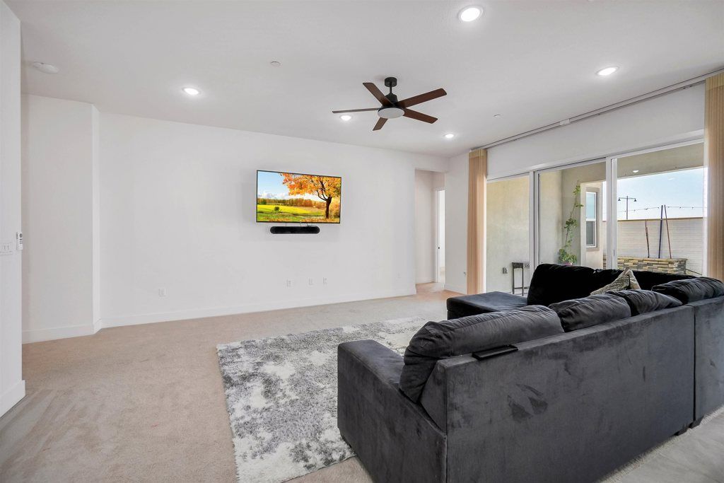 Image 13 of property listing at 3456 3456 Mulholland Drive, Lathrop, CA 95330