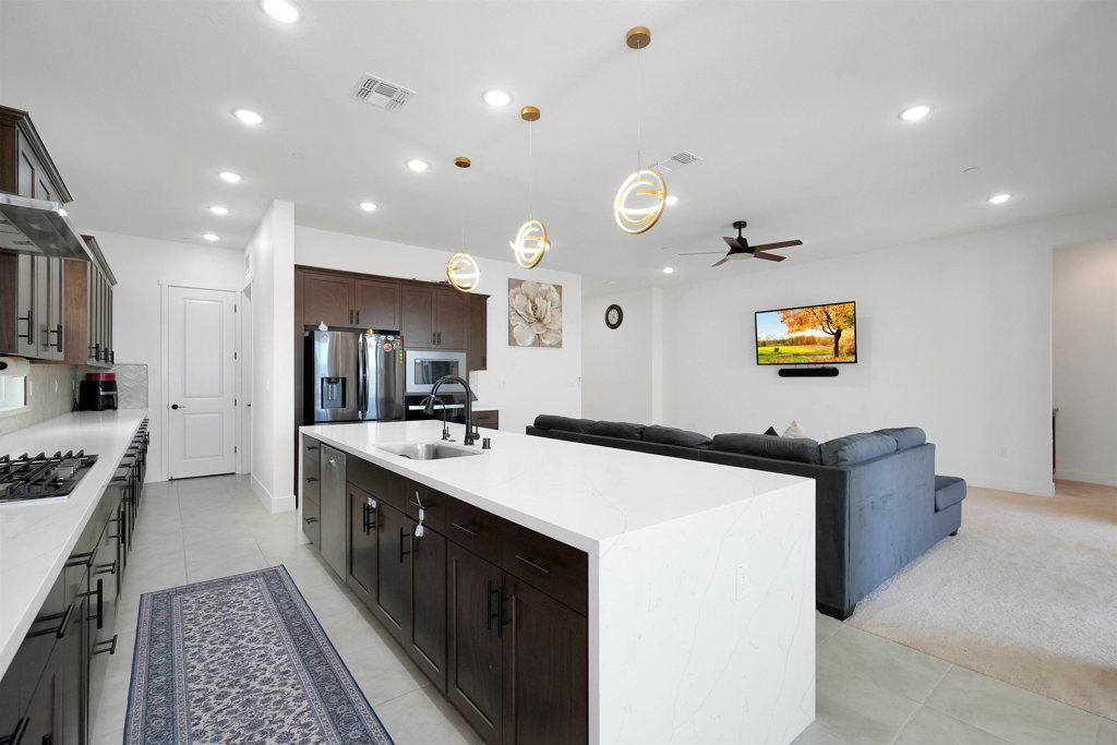 Image 16 of property listing at 3456 3456 Mulholland Drive, Lathrop, CA 95330