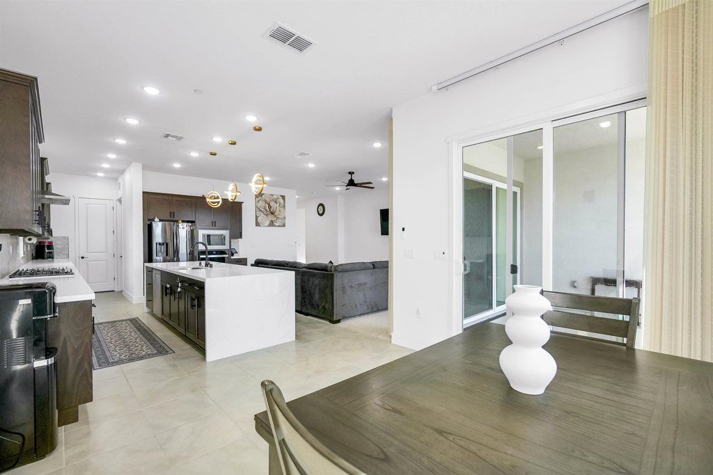 Image 17 of property listing at 3456 3456 Mulholland Drive, Lathrop, CA 95330