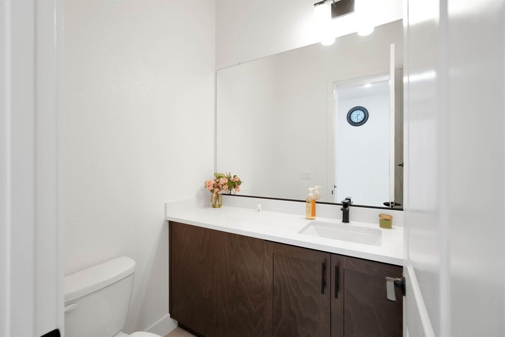 Image 33 of property listing at 3456 3456 Mulholland Drive, Lathrop, CA 95330