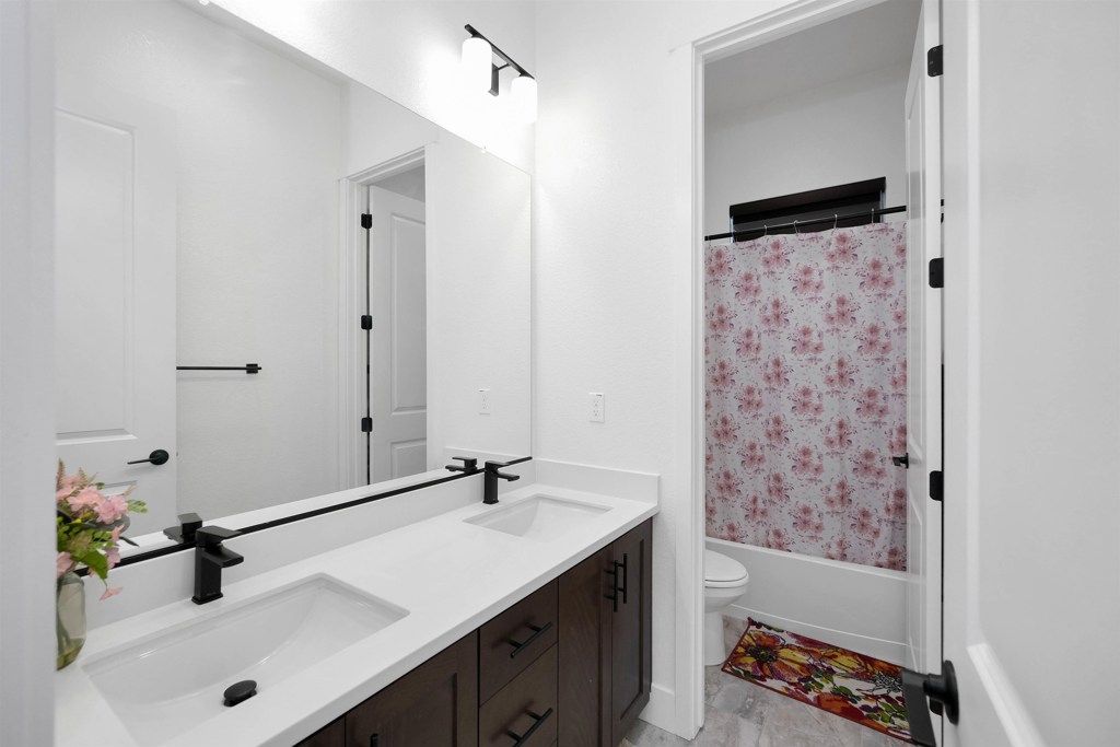 Image 35 of property listing at 3456 3456 Mulholland Drive, Lathrop, CA 95330