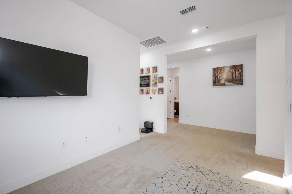 Image 36 of property listing at 3456 3456 Mulholland Drive, Lathrop, CA 95330