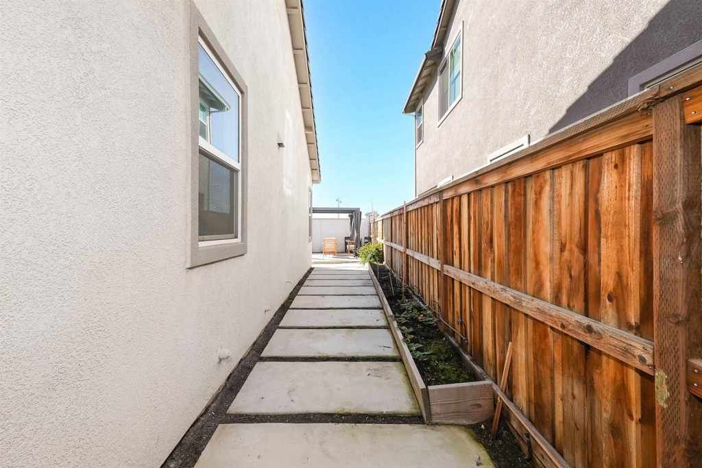 Image 46 of property listing at 3456 3456 Mulholland Drive, Lathrop, CA 95330