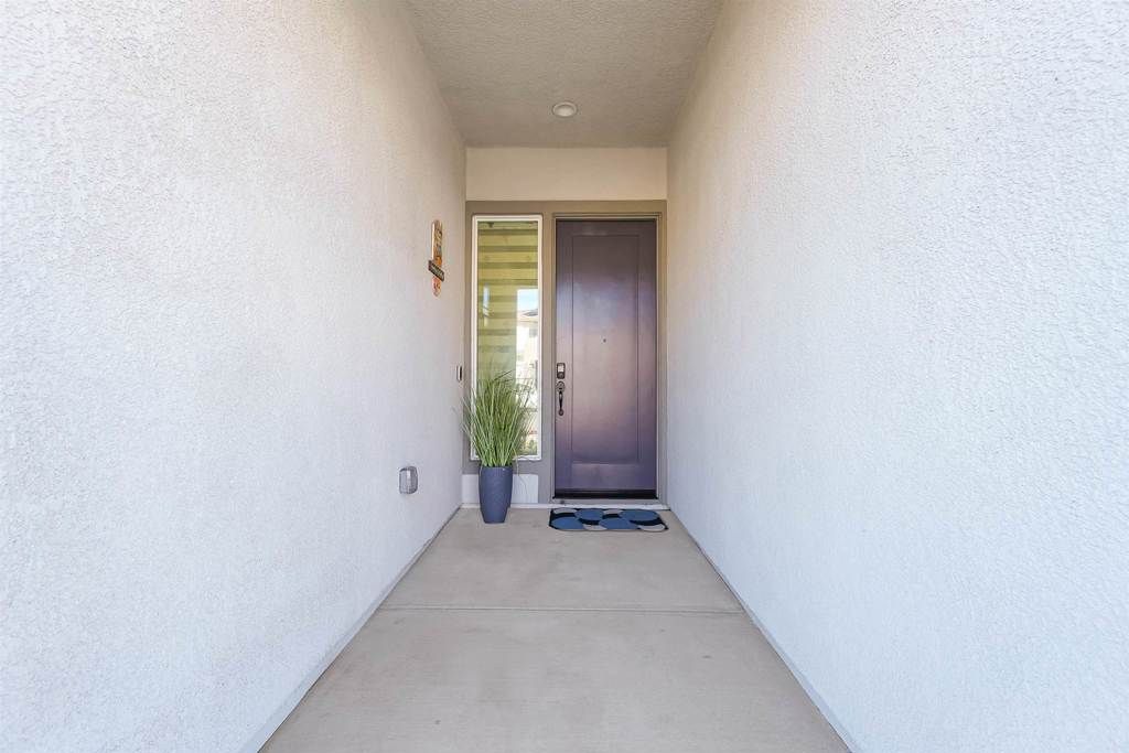 Image 5 of property listing at 3456 3456 Mulholland Drive, Lathrop, CA 95330