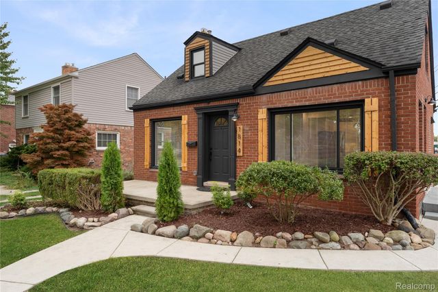 1814 Hunt Club Drive, Grosse Pointe Woods, MI 48236