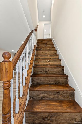 1814 Hunt Club Drive, Grosse Pointe Woods, MI 48236