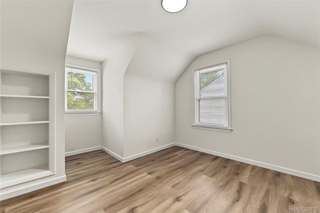1814 Hunt Club Drive, Grosse Pointe Woods, MI 48236