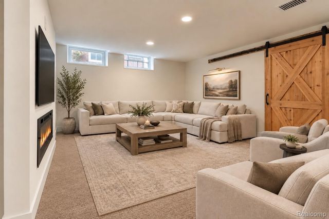 1814 Hunt Club Drive, Grosse Pointe Woods, MI 48236