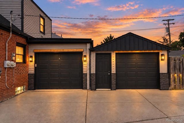 1814 Hunt Club Drive, Grosse Pointe Woods, MI 48236