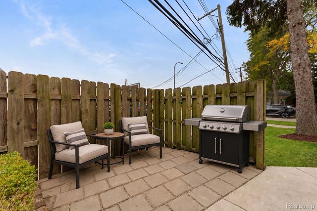 1814 Hunt Club Drive, Grosse Pointe Woods, MI 48236