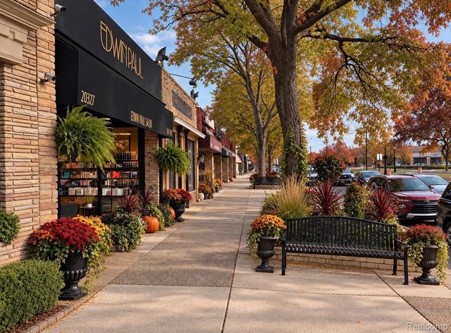 1814 Hunt Club Drive, Grosse Pointe Woods, MI 48236