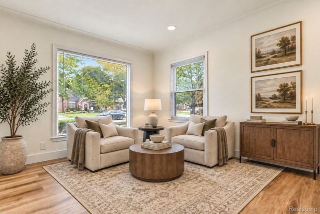 1814 Hunt Club Drive, Grosse Pointe Woods, MI 48236