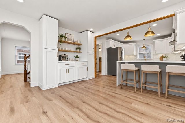 1814 Hunt Club Drive, Grosse Pointe Woods, MI 48236