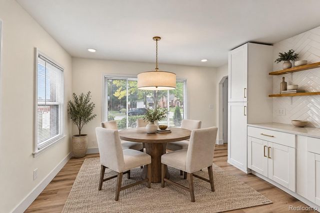 1814 Hunt Club Drive, Grosse Pointe Woods, MI 48236