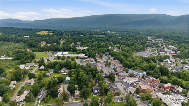 78 Bonnet Street, Manchester, VT 05255