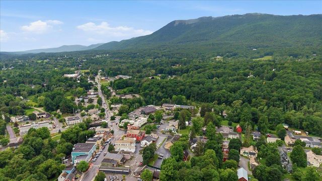 78 Bonnet Street, Manchester, VT 05255