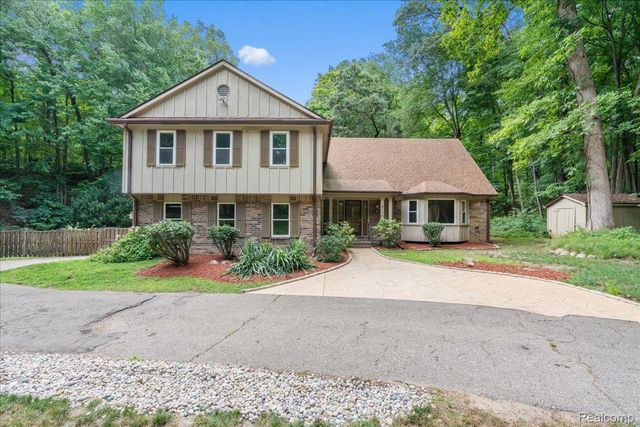 8115 Kiowa Trail, Hamburg Township, MI 48169