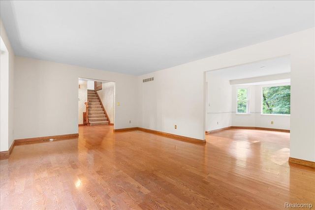 8115 Kiowa Trail, Hamburg Township, MI 48169