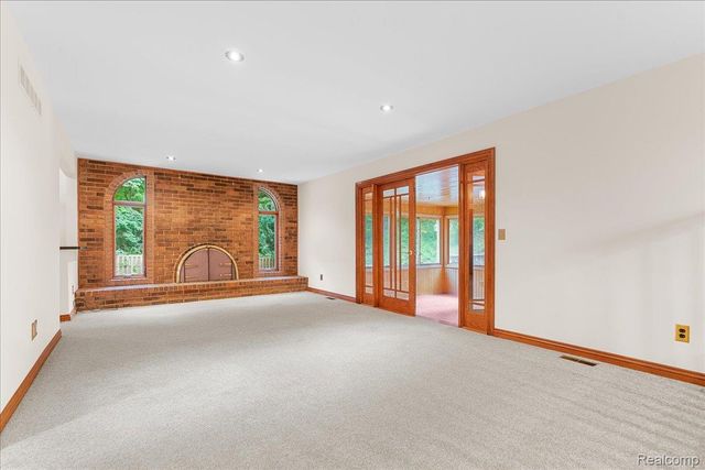 8115 Kiowa Trail, Hamburg Township, MI 48169