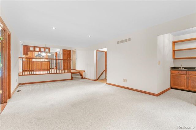8115 Kiowa Trail, Hamburg Township, MI 48169