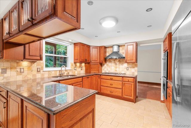 8115 Kiowa Trail, Hamburg Township, MI 48169
